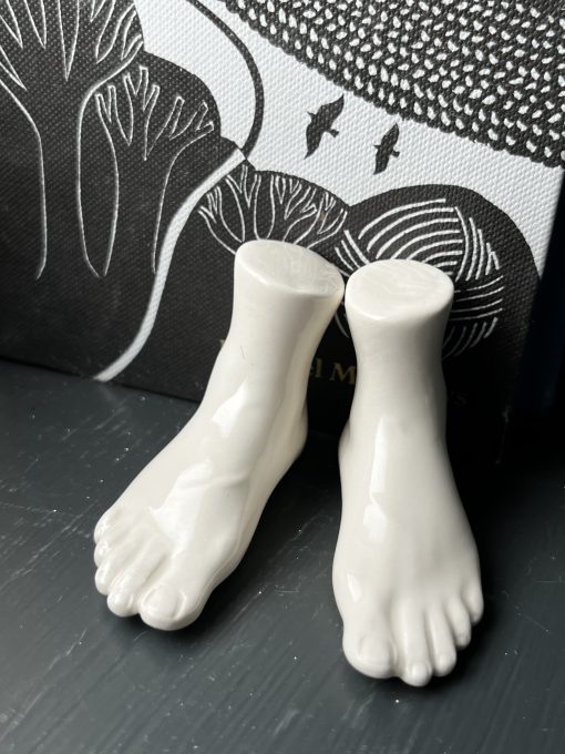 Small ceramic pair of feet - Image 3