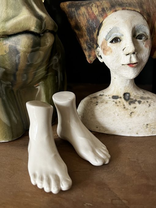 Small ceramic pair of feet - Image 4